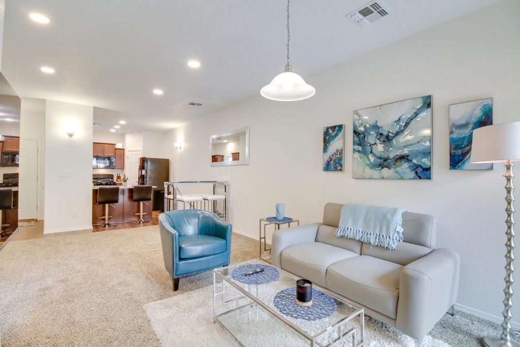 4 Mi to UNM Convenient Albuquerque Townhome!