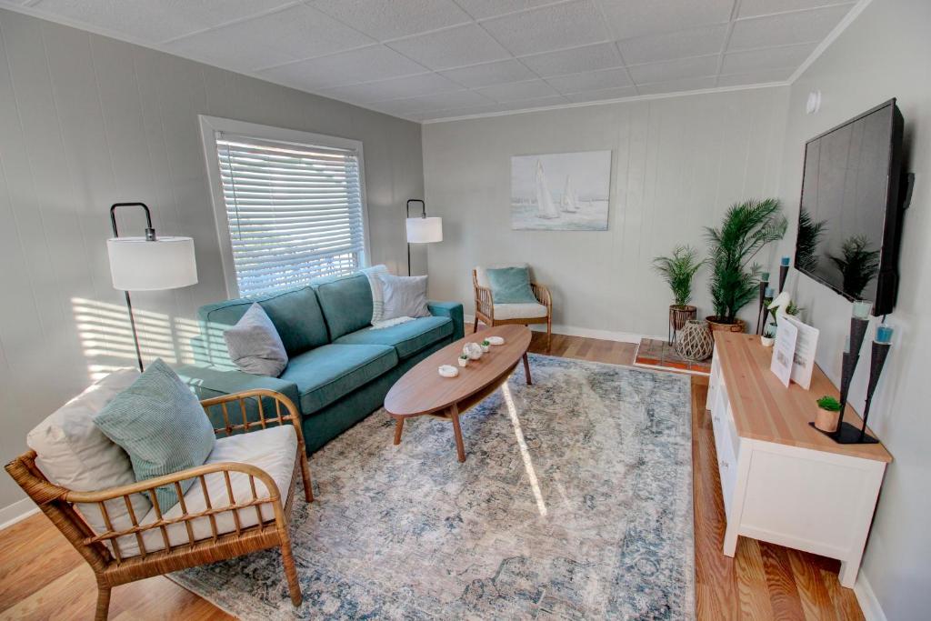 Heart of Galveston Stylish Apt Near Attractions