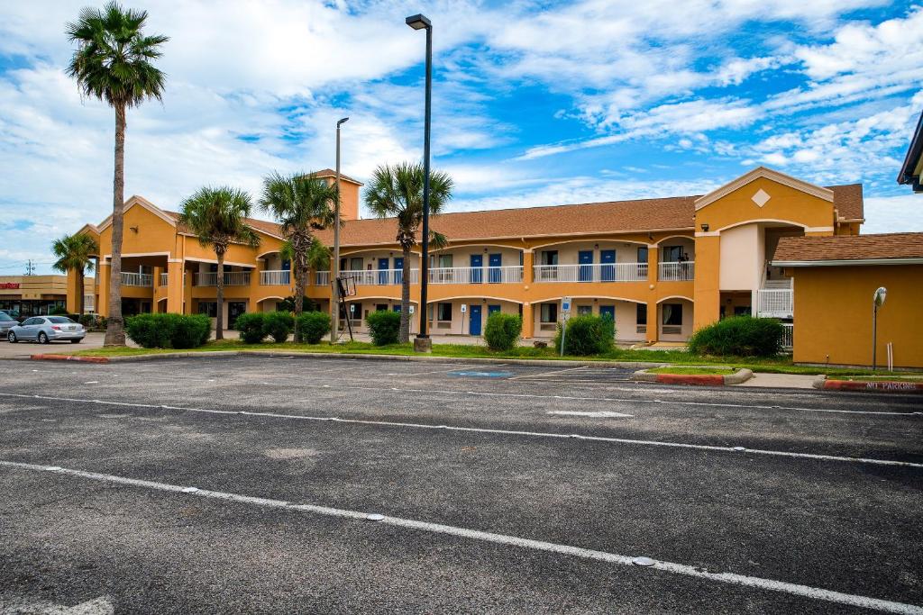 Island Inn By OYO Galveston Beach, TX