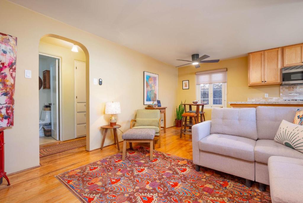 Casita Gomez- Courtyard - Quiet - Railyard - 1BR
