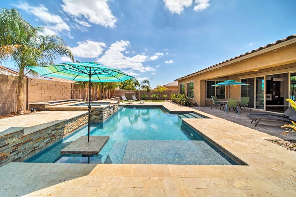 Hot Tub and Putting Green Home in Surprise