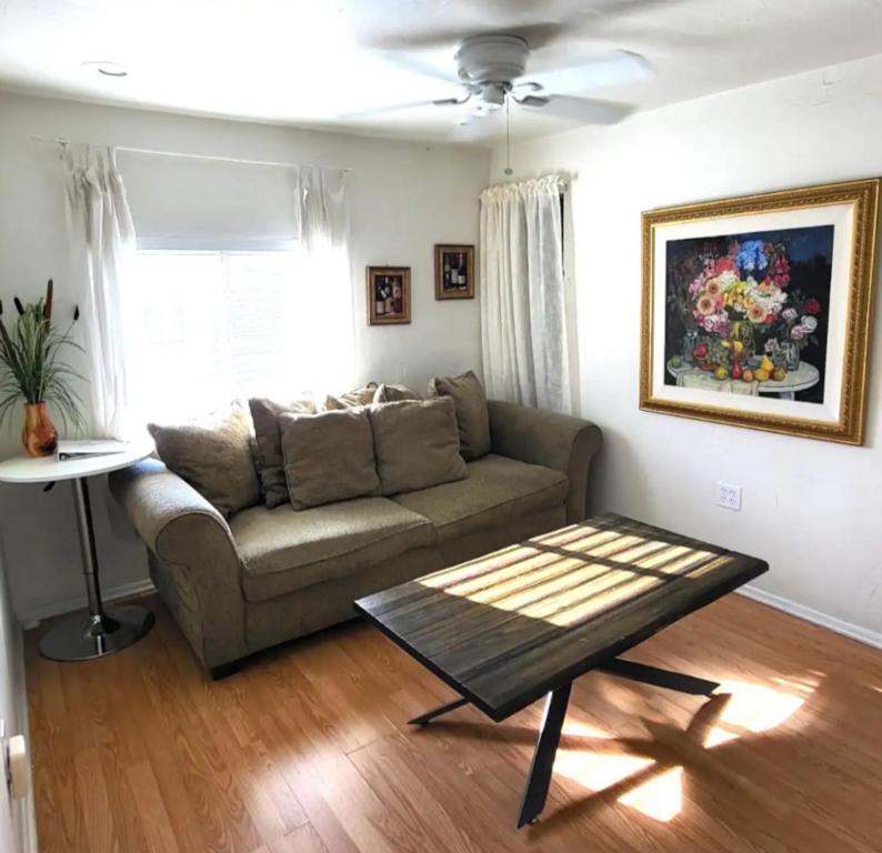 U4 - Cozy 1BR & 1BA Walkup APT in DT PHX with pkg