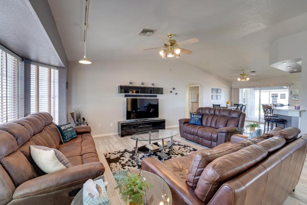 Pool and Views Pet-Friendly Lake Havasu Gem