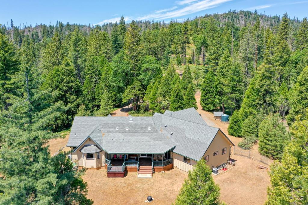 Moonrise Lodge - A Large Vacation Home in Mariposa