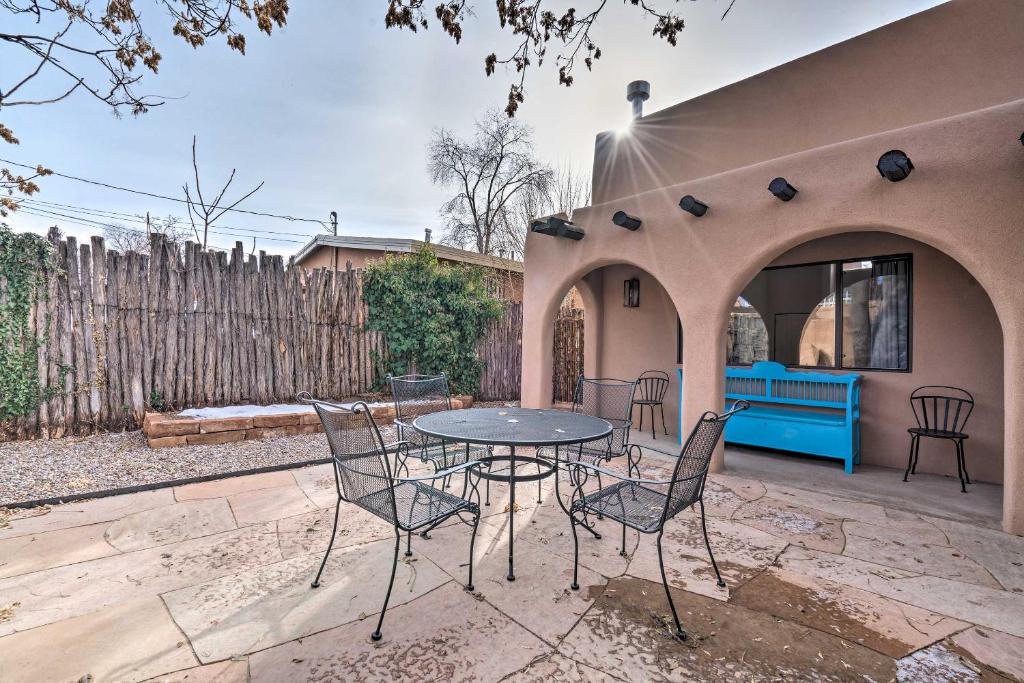 Adobe House with Patio - Walk to Dtwn Plaza and Shops!