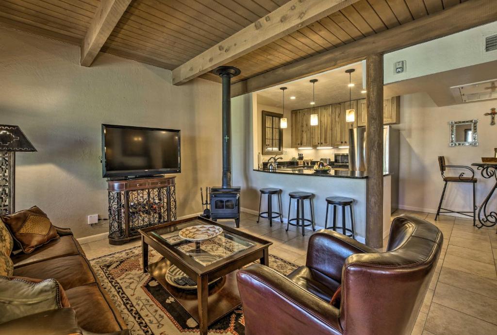 Walkable Adobe-Style Abode with Community Amenities!
