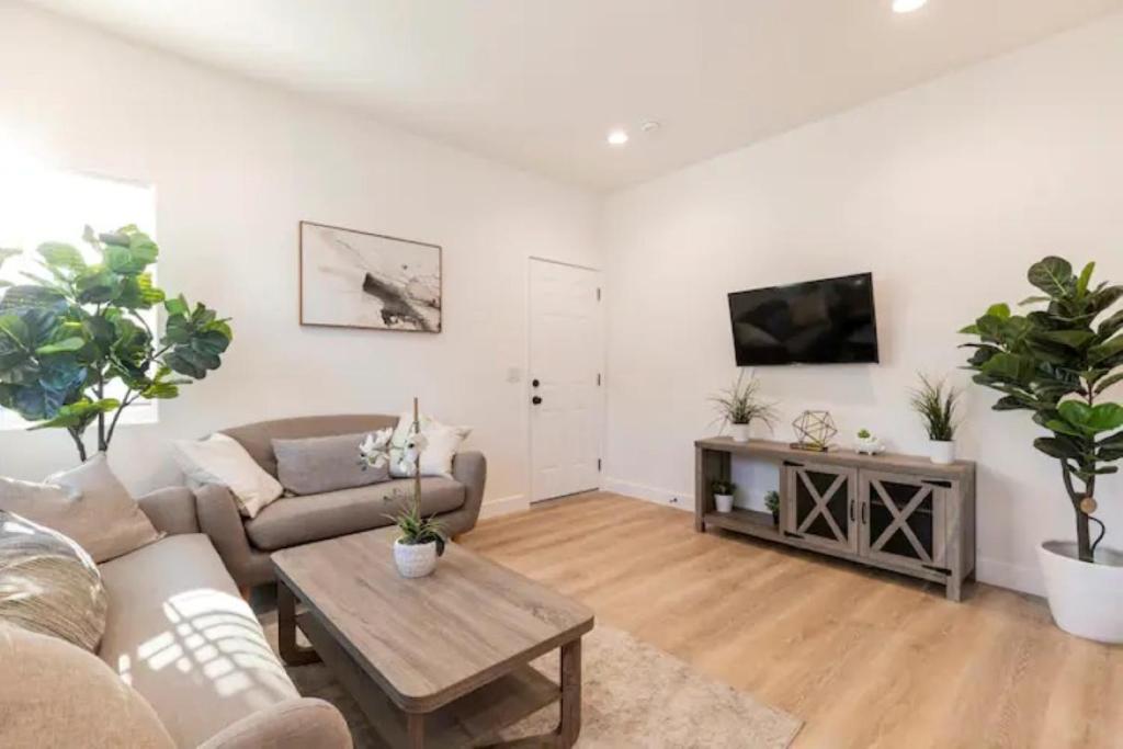 Little Saigon Modern Quiet Home 3BD-2B in Orange County