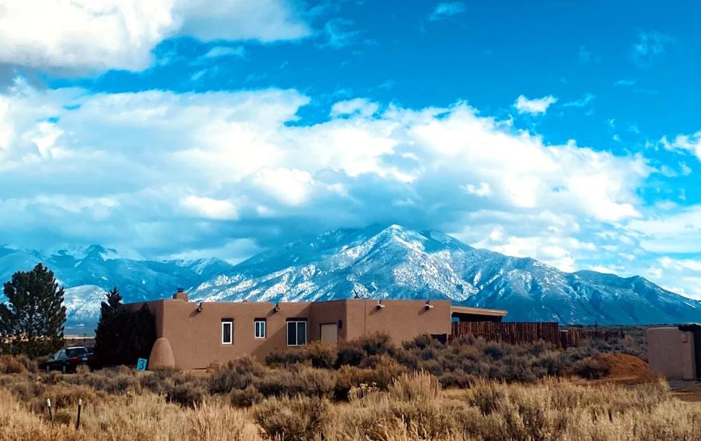 Secluded Sanctuary with Epic Views, Hot Tub and Fireplace