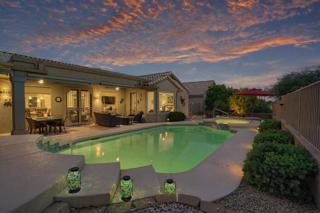 Pool and Spa Home on Golf Course in Surprise!