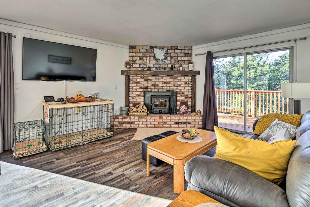 Tuolumne Hideaway with Game Room and Mtn Views!