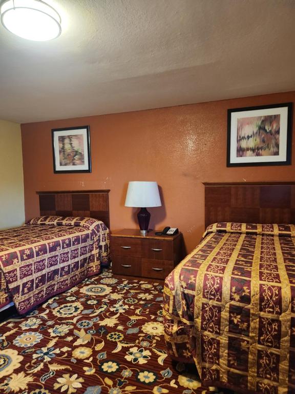 Walnut Forest Motel
