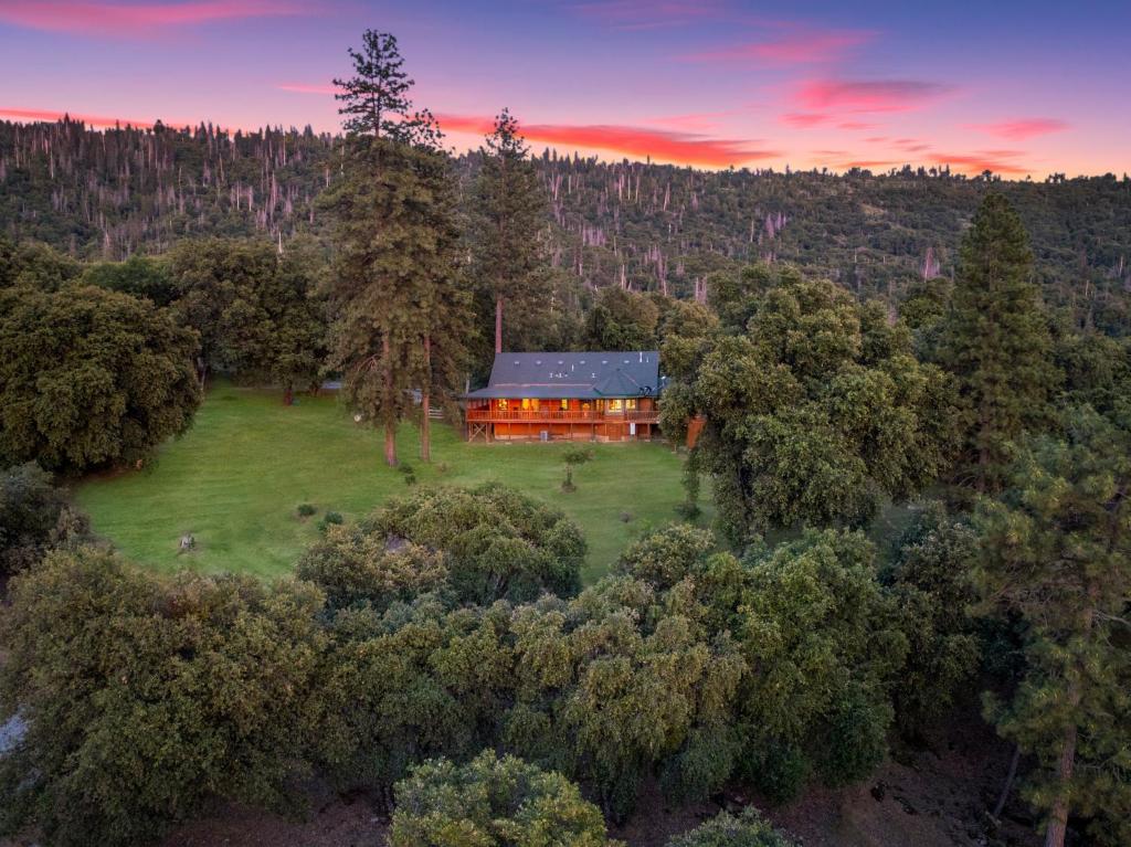 Log cabin oasis with spectacular views & stargazing